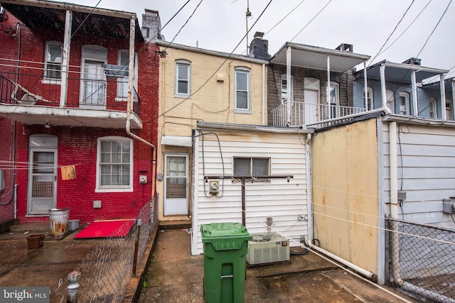 113 N Highland Ave, Baltimore, MD 21224 - back of property featuring entry steps and a balcony