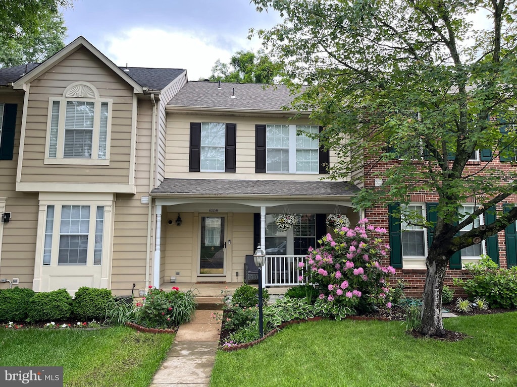 6558 Kelsey Point Cir, Alexandria, VA 22315 - view of front facade featuring a porch and a front lawn