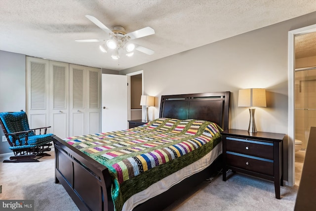 9175 Forest Lawn Ct, Springfield, VA 22152 - bedroom featuring carpet flooring, a textured ceiling, a closet, a ceiling fan, and ensuite bath