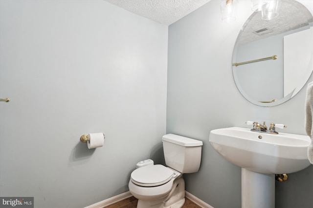 9175 Forest Lawn Ct, Springfield, VA 22152 - bathroom featuring a textured ceiling, toilet, and baseboards