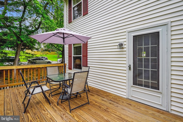 9175 Forest Lawn Ct, Springfield, VA 22152 - deck featuring outdoor dining area