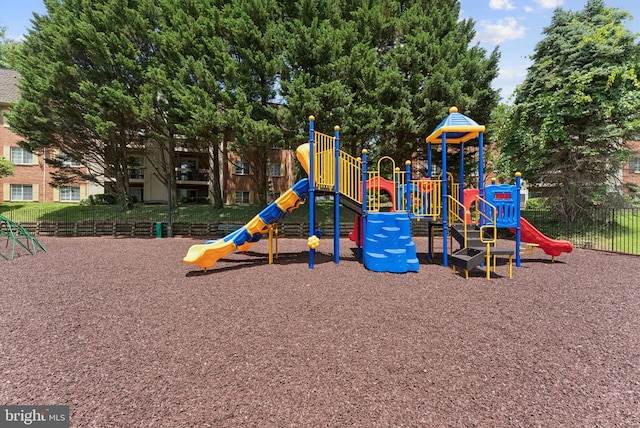 1514 17th St NW Unit 114, Washington, DC 20036 - view of community play area