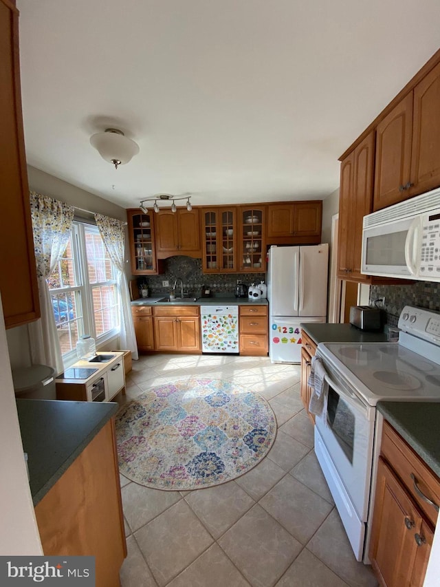 2893 Sutton Oaks Ln, Vienna, VA 22181 - kitchen with white appliances, a sink, tasteful backsplash, and light tile patterned floors