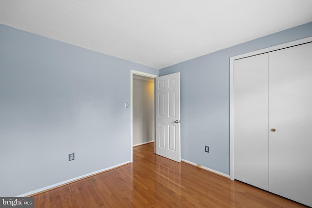 2893 Sutton Oaks Ln, Vienna, VA 22181 - unfurnished bedroom with wood finished floors, baseboards, and a closet