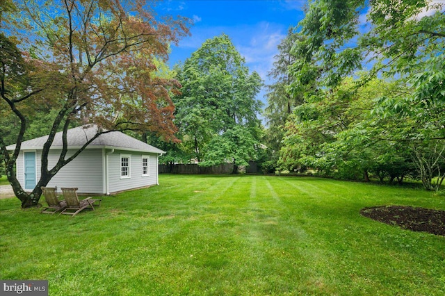 14 Willow Rd, Lawrenceville, NJ 08648 - view of yard with an outdoor structure