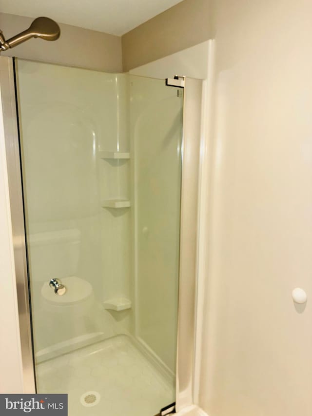 5431 Plymouth Meadows Ct, Fairfax, VA 22032 - full bathroom with a stall shower