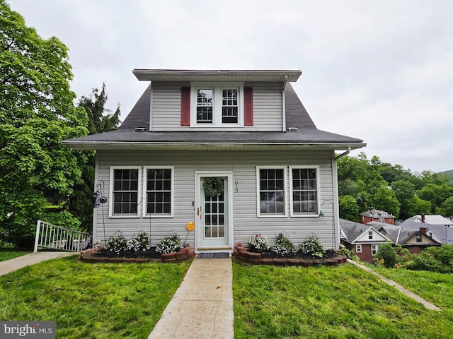 619 Lynn St, Cumberland, MD 21502 - bungalow with a front yard
