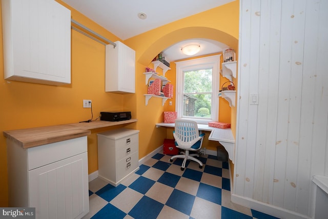 8317 High School Rd, Elkins Park, PA 19027 - office space with light floors, built in desk, and arched walkways