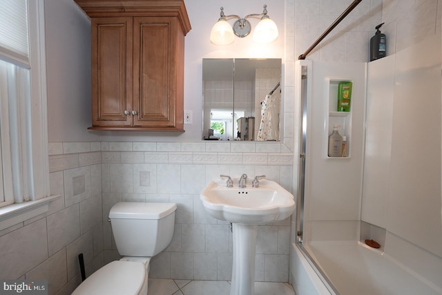 8317 High School Rd, Elkins Park, PA 19027 - full bathroom featuring tile walls and shower / bath combination with curtain