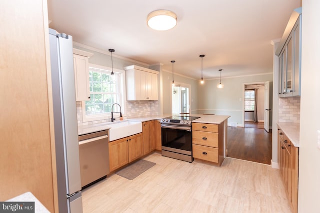 204 W Irvin Ave W, Hagerstown, MD 21742 - kitchen with stainless steel appliances, a peninsula, light countertops, backsplash, and ornamental molding