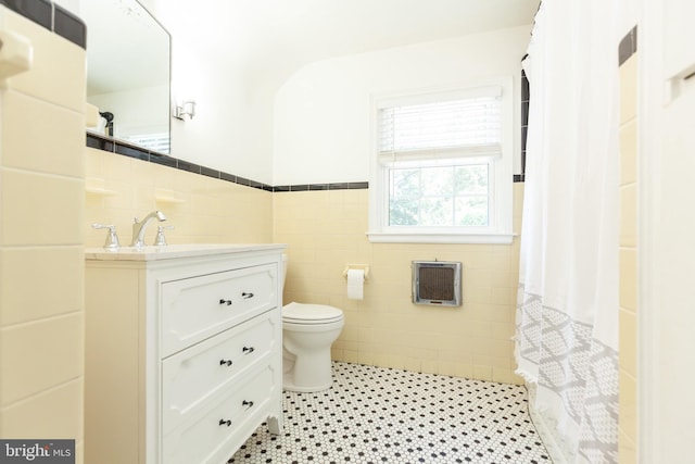 204 W Irvin Ave W, Hagerstown, MD 21742 - full bath featuring tile walls, vanity, a wainscoted wall, heating unit, and curtained shower