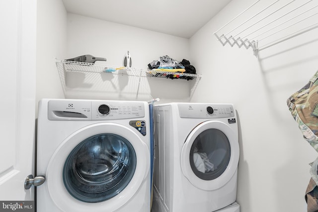 325 Hickory Ridge Cir, York, PA 17404 - laundry room featuring washer and dryer