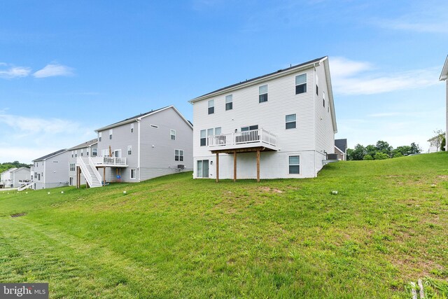325 Hickory Ridge Cir, York, PA 17404 - back of house featuring a wooden deck and a lawn