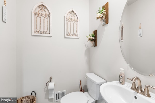 325 Hickory Ridge Cir, York, PA 17404 - half bath featuring a sink and toilet