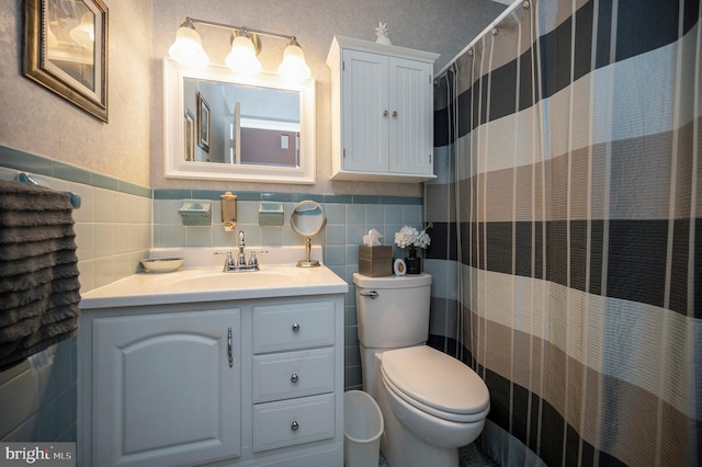 806 Edwards Dr, Fredericksburg, VA 22405 - bathroom with tile walls, toilet, vanity, a shower with curtain, and a wainscoted wall