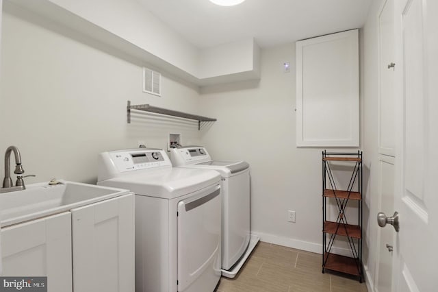 1367 Cedar Ave, Annapolis, MD 21403 - laundry area with washer and dryer and baseboards