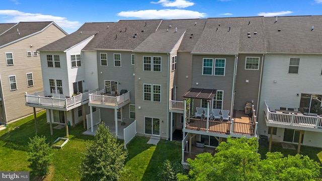 9778 Peace Springs Rdg, Laurel, MD 20723 - rear view of house with a lawn