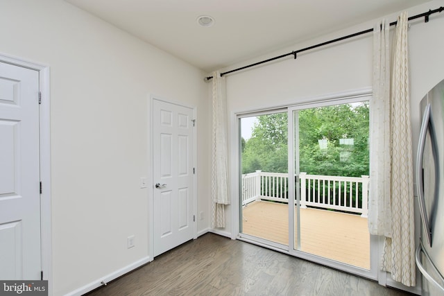 17023 Gibson Mill Rd, Dumfries, VA 22026 - entryway featuring wood finished floors and baseboards