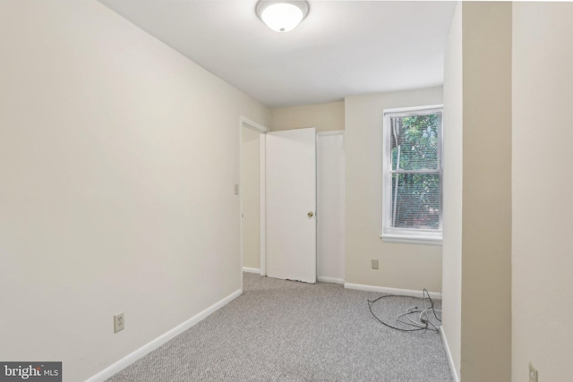 1018 W 7th St, Wilmington, DE 19805 - carpeted empty room with baseboards