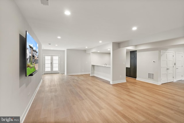 1554 Davidson Rd, Mclean, VA 22101 - unfurnished living room featuring baseboards, light wood-style floors, recessed lighting, and bar