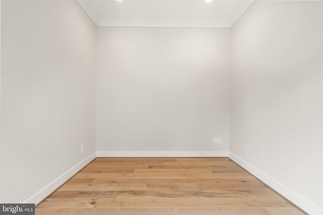 1554 Davidson Rd, Mclean, VA 22101 - empty room featuring crown molding, baseboards, wood finished floors, and recessed lighting