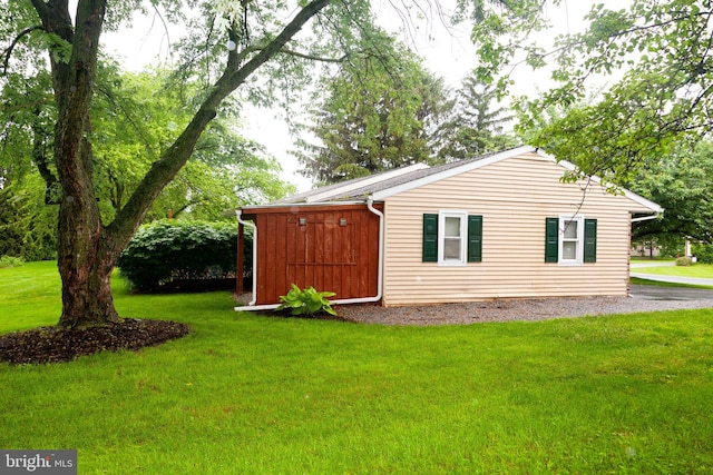 503 Deer Run Rd, Lititz, PA 17543 - view of property exterior featuring a lawn