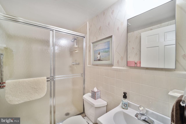 706 6th St SW, Washington, DC 20024 - full bathroom featuring toilet, tile walls, a stall shower, and a sink