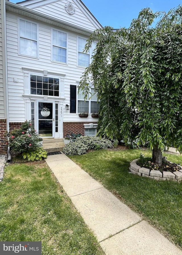 35871 Devon Park Sq, Round Hill, VA 20141 - view of front of home with brick siding and a front yard