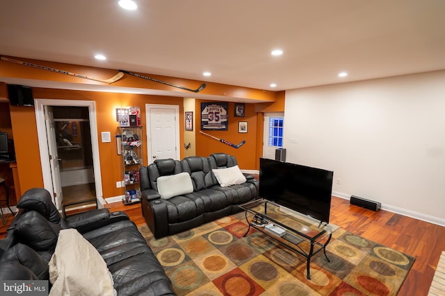5280 Ten Oaks Rd, Clarksville, MD 21029 - living area featuring wood finished floors and recessed lighting