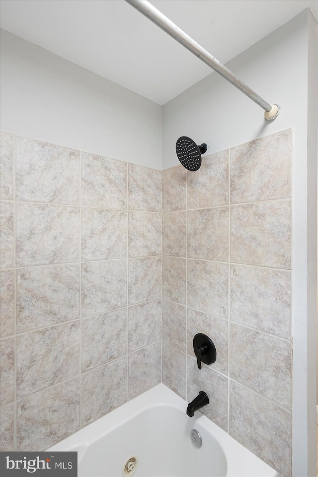 15 Charleswood Ct, Baltimore, MD 21207 - full bath featuring shower / bathtub combination
