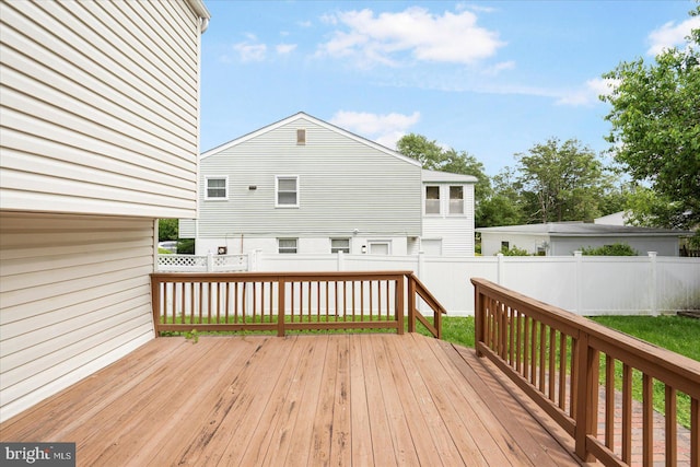 15 Charleswood Ct, Baltimore, MD 21207 - deck with a fenced backyard
