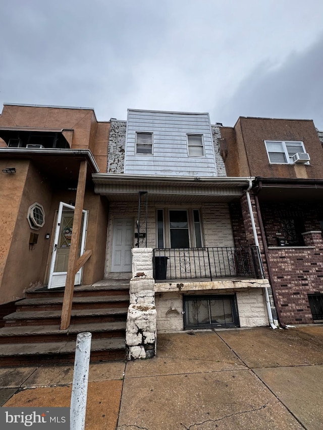 2608 S Mildred St, Philadelphia, PA 19148 - multi unit property with brick siding and a porch
