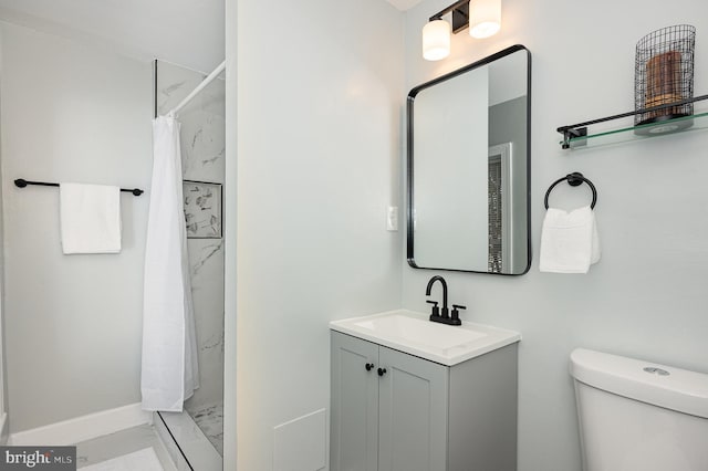 2621 E Monument St, Baltimore, MD 21205 - full bath featuring marble look tile flooring, vanity, toilet, and a shower with curtain
