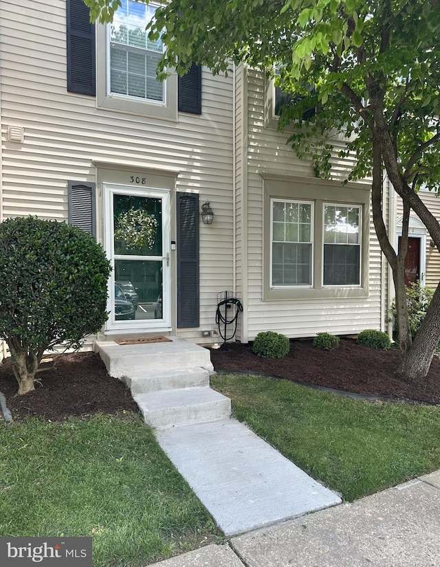 308 Curry Ford Ln, Gaithersburg, MD 20878 - property entrance with a yard