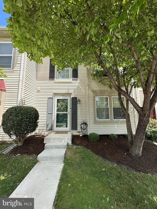 308 Curry Ford Ln, Gaithersburg, MD 20878 - entrance to property with a yard