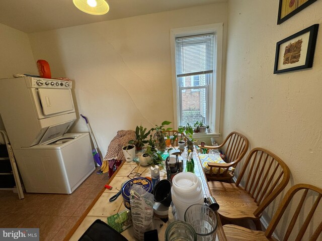 4635 Sansom St, Philadelphia, PA 19139 - tiled dining room featuring stacked washing machine and dryer