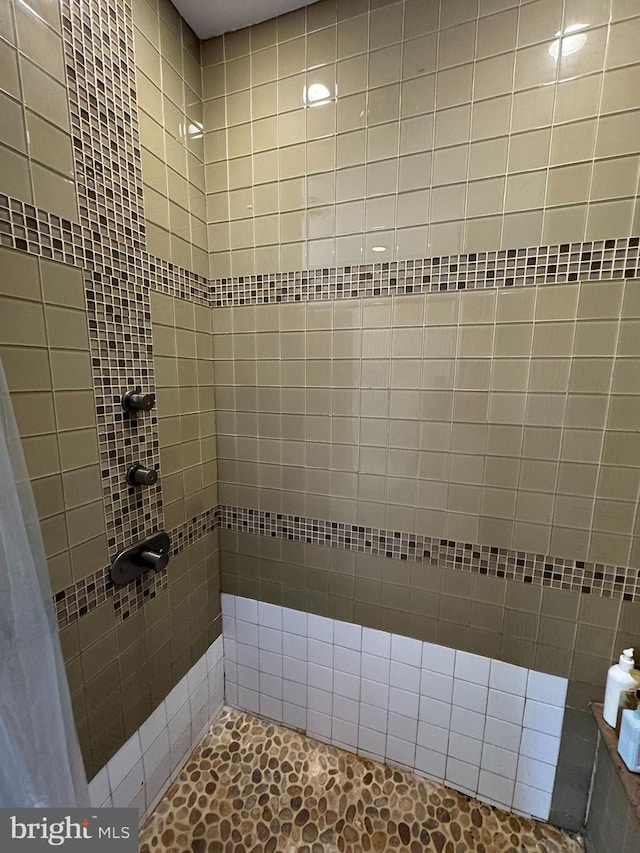 4635 Sansom St, Philadelphia, PA 19139 - full bath with a tile shower