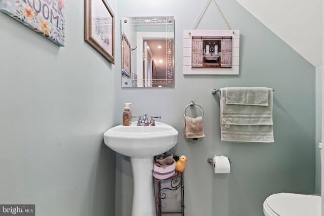 1019 Harbour, Palmyra, NJ 08065 - bathroom featuring toilet