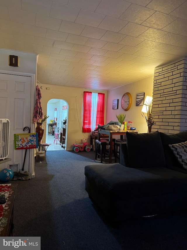 214 S 11th St, Reading, PA 19602 - carpeted living area featuring arched walkways