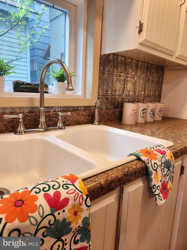 302 6th St, Mount Gretna, PA 17064 - kitchen view of tasteful backsplash