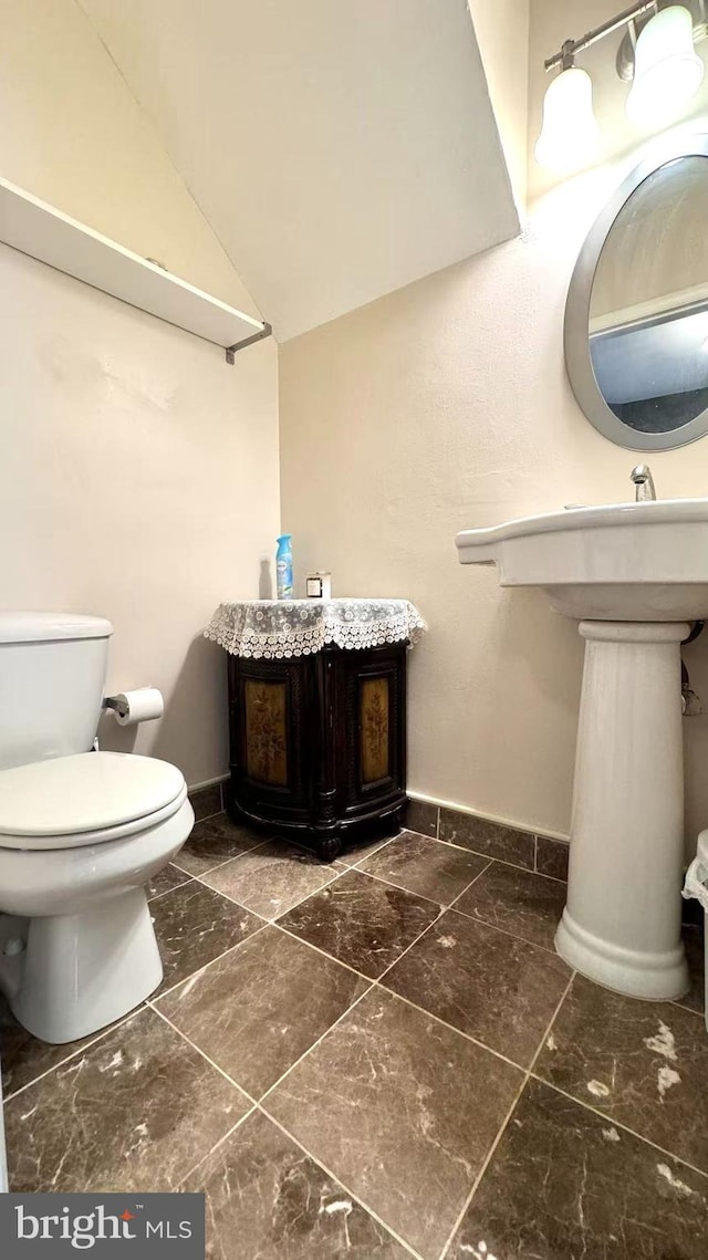 207 Walnut Hill Rd Unit B17, West Chester, PA 19382 - bathroom with baseboards and lofted ceiling