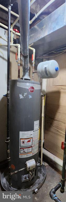 901 N Luzerne Ave, Baltimore, MD 21205 - utility room with water heater