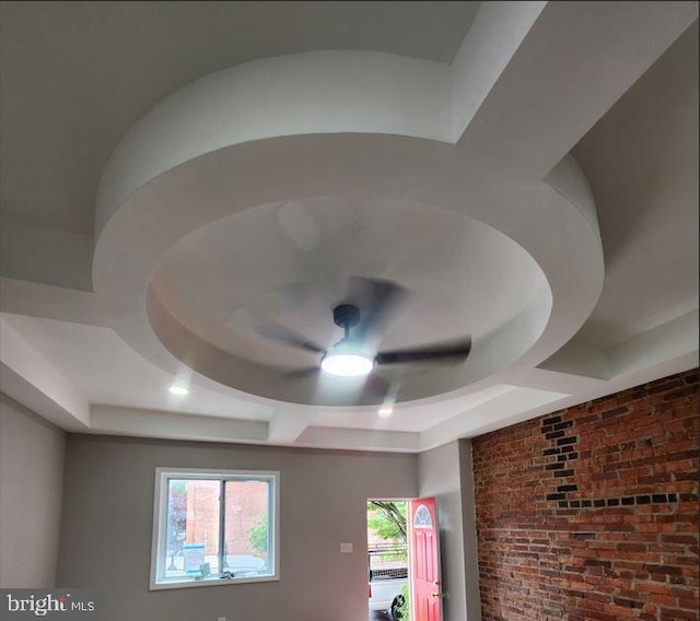 901 N Luzerne Ave, Baltimore, MD 21205 - detailed view of brick wall and ceiling fan