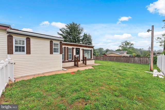 905 Henrietta Ave, Huntingdon Valley, PA 19006 - view of yard featuring entry steps