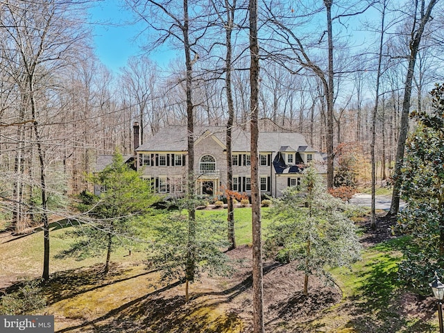 7951 Kelly Ann Ct, Fairfax Station, VA 22039 - view of front facade featuring a chimney and a front yard