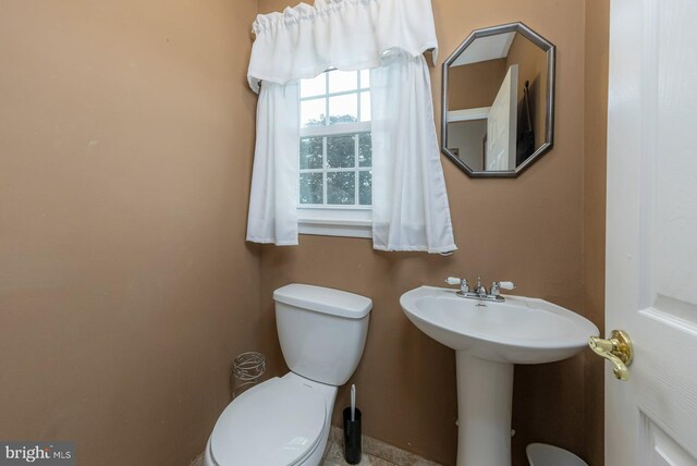347 Paulsboro Rd, Woolwich Twp, NJ 08085 - half bathroom featuring toilet