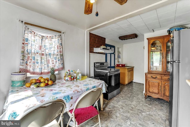 315 Mcginn Pl, New Castle, DE 19720 - kitchen featuring electric stove, freestanding refrigerator, and a ceiling fan