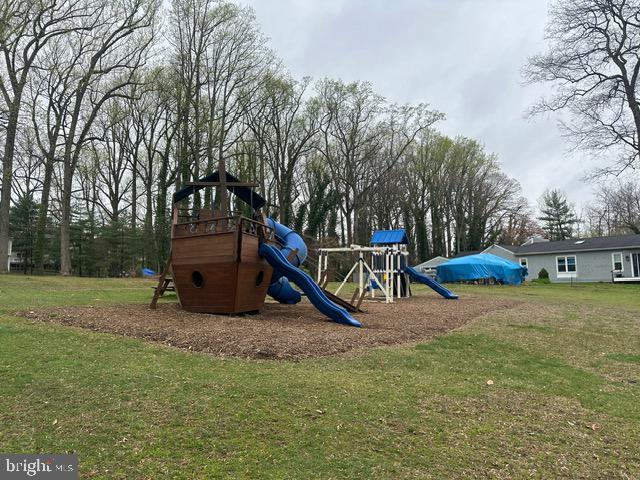 27 Kleis Rd, Severna Park, MD 21146 - community play area featuring a yard