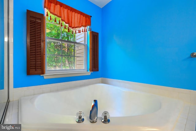 1713 Sea Pine Cir, Severn, MD 21144 - bathroom with a bath