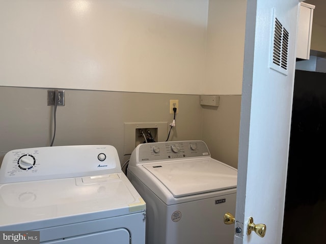 9200 Bridle Path Ln Unit E, Laurel, MD 20723 - laundry room featuring separate washer and dryer